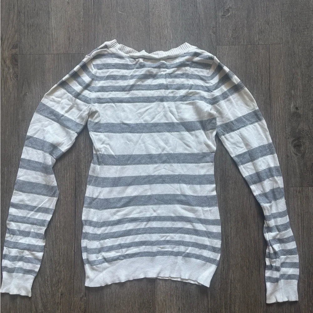 Wet Seal Gray and Cream Knit Top - Picture 4 of 5
